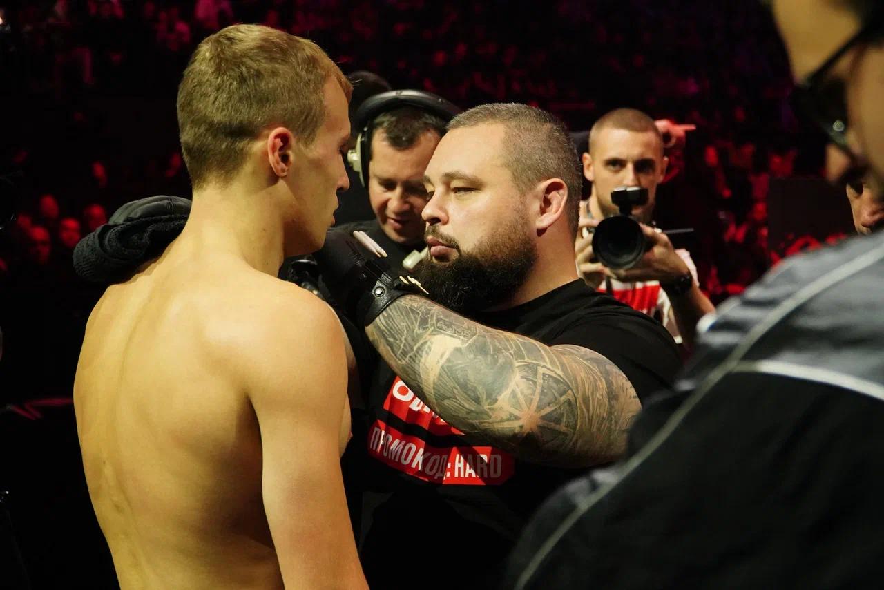 Фото Песни Пелагеи и победа Киборга. В «Сибирь-Арена» завершились бои Hardcore Fighting Championship. ФОТОРЕПОРТАЖ 12