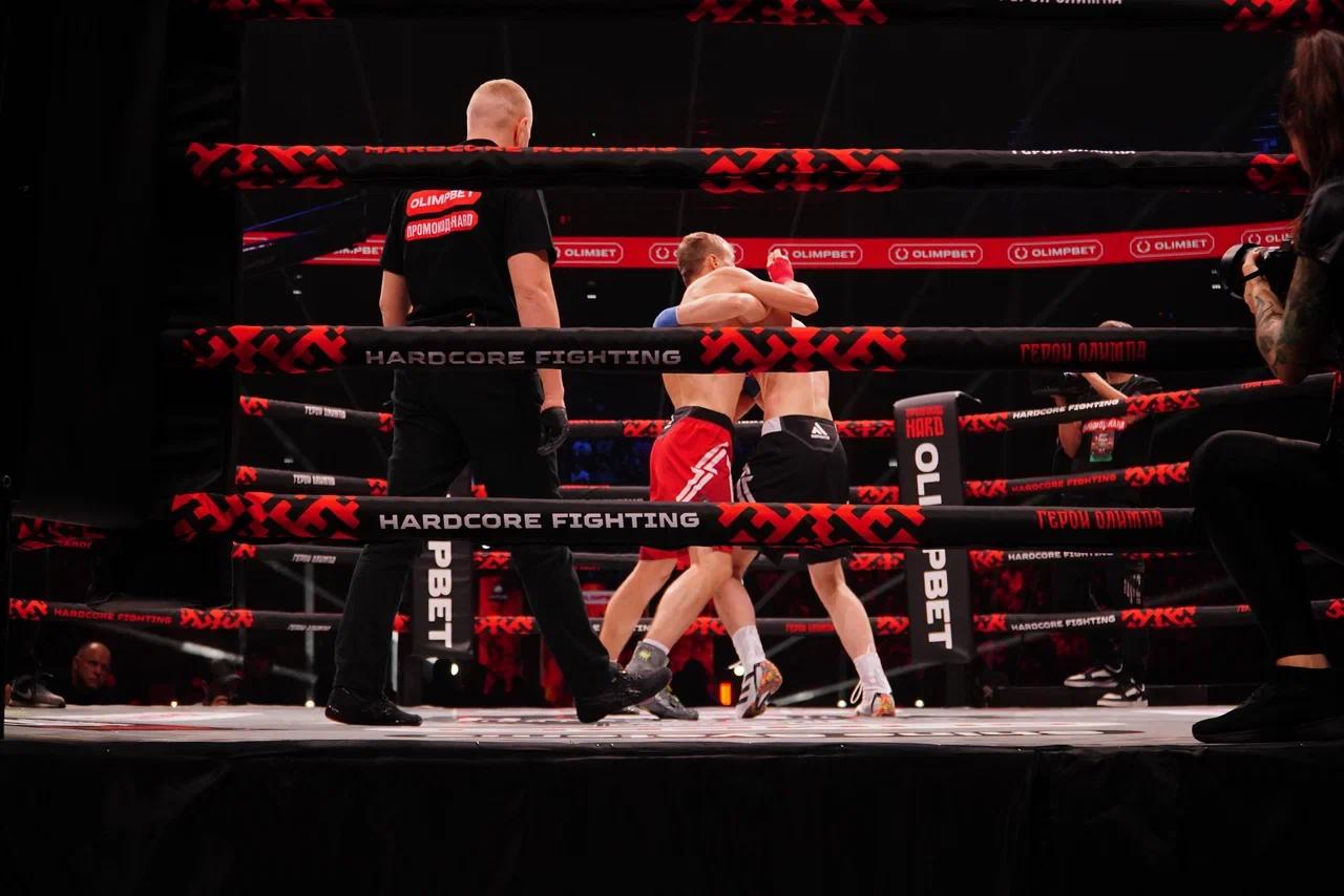 Фото Песни Пелагеи и победа Киборга. В «Сибирь-Арена» завершились бои Hardcore Fighting Championship. ФОТОРЕПОРТАЖ 17