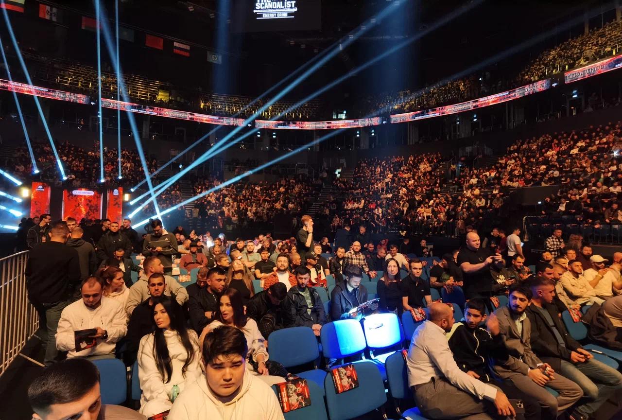 Фото Песни Пелагеи и победа Киборга. В «Сибирь-Арена» завершились бои Hardcore Fighting Championship. ФОТОРЕПОРТАЖ 35