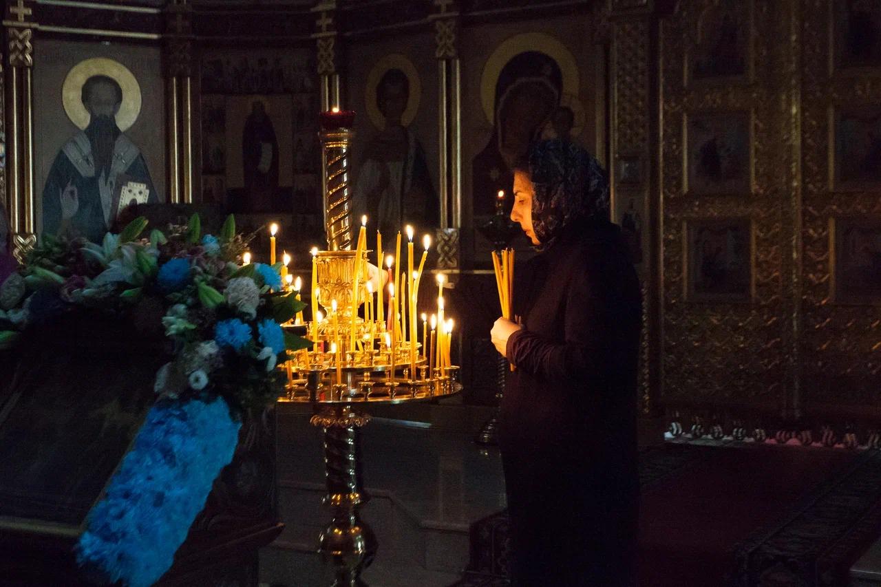 Фото В новосибирском соборе Александра Невского прошло богослужение в честь Покрова Пресвятой Богородицы. Фоторепортаж 4