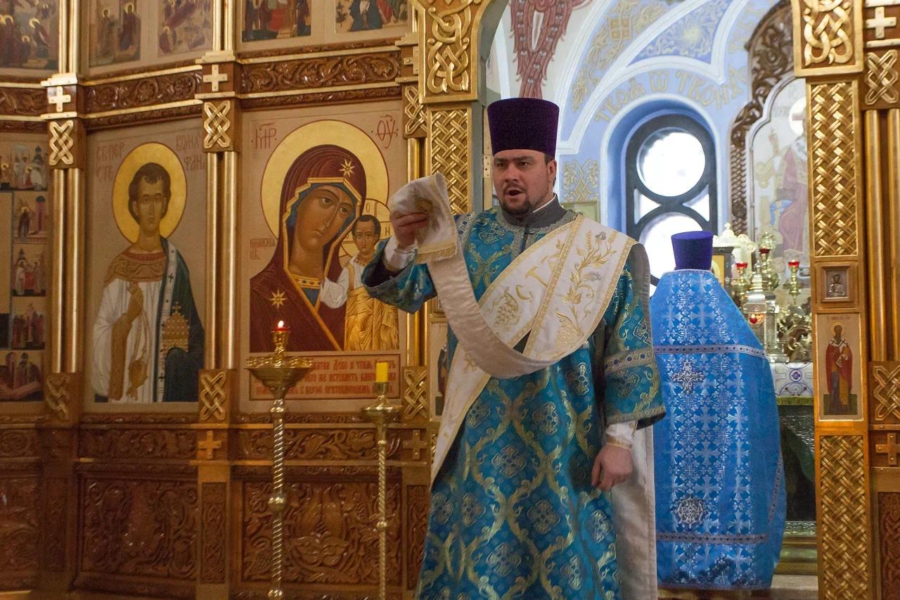 Фото В новосибирском соборе Александра Невского прошло богослужение в честь Покрова Пресвятой Богородицы. Фоторепортаж 14