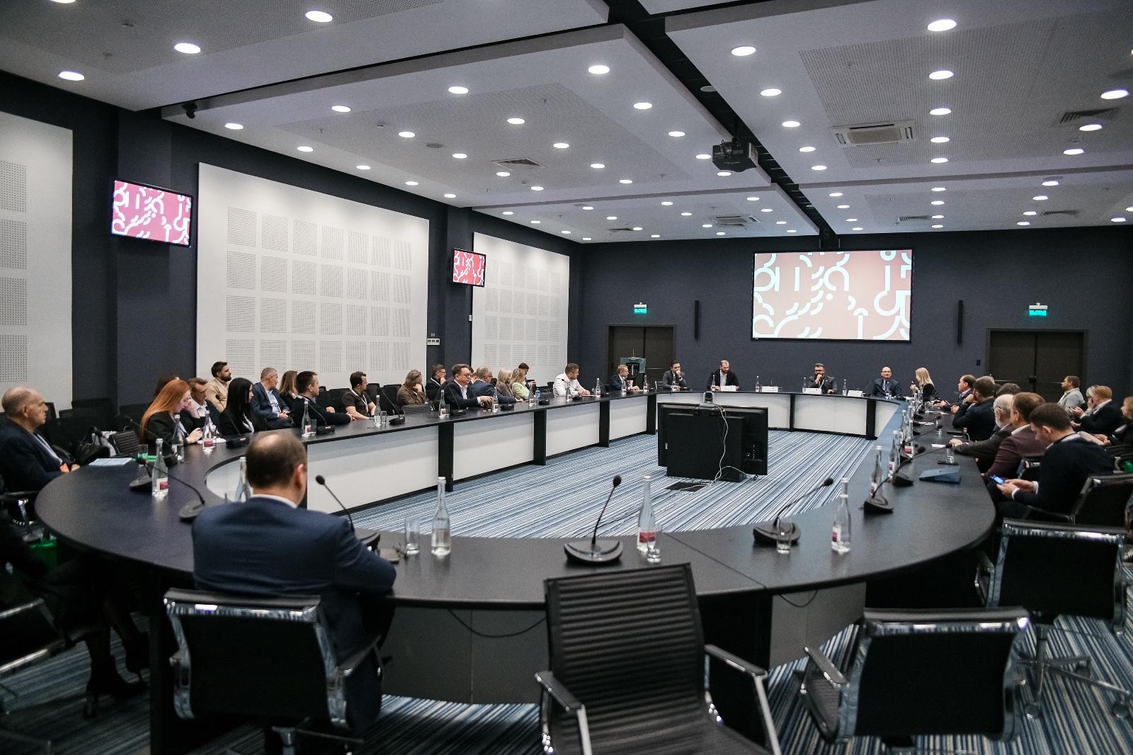 Фото «Вот на что мы должны смотреть и извлекать уроки»: в Новосибирске прошёл форум застройщиков и риелторов «Строим будущее. Сибирь» 3 - Сиб.ФМ Фото «Вот на что мы должны смотреть и извлекать уроки»: в Новосибирске прошёл форум застройщиков и риелторов «Строим будущее. Сибирь» 3