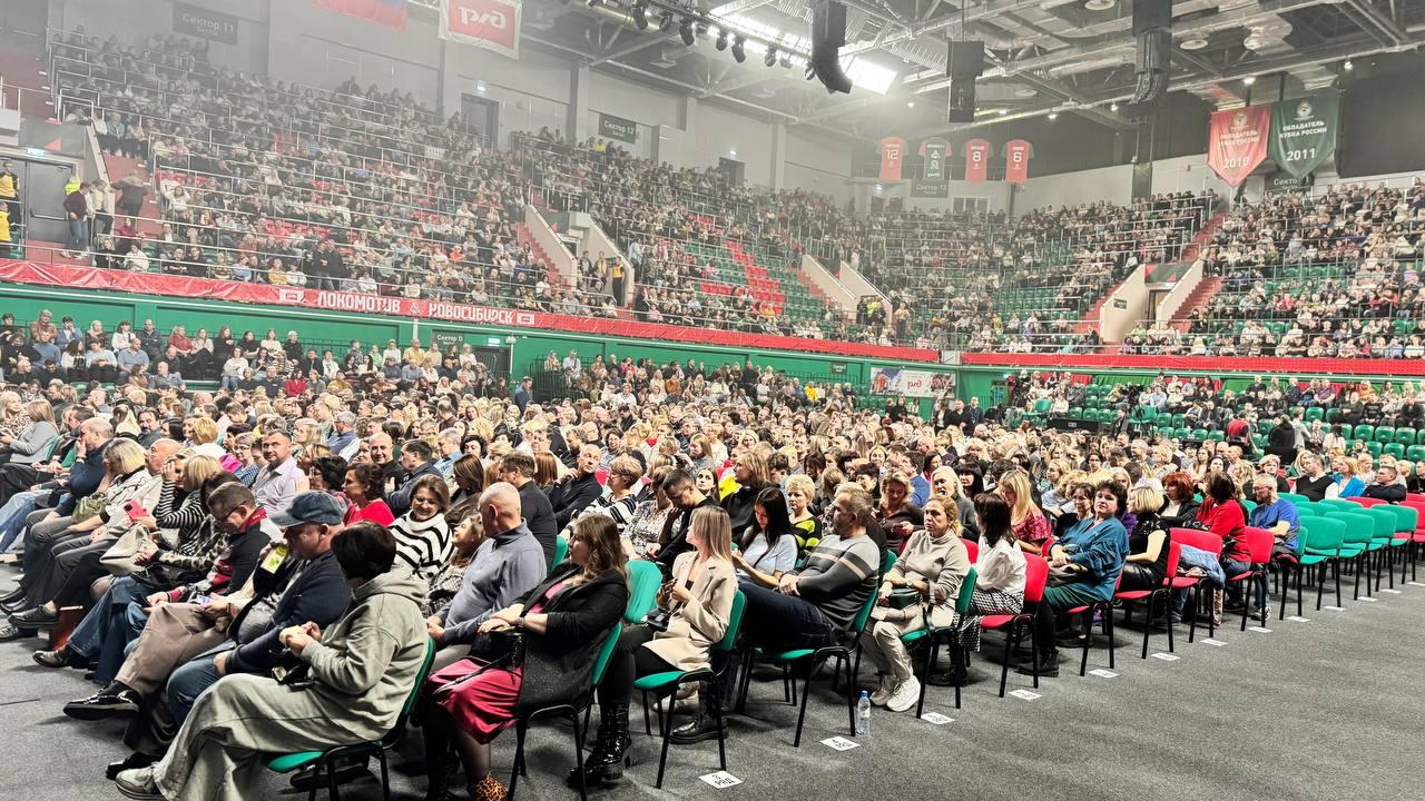 Фото Свыше 5000 фанатов пришли на концерт Владимира Преснякова в Новосибирске. Онлайн-репортаж 29