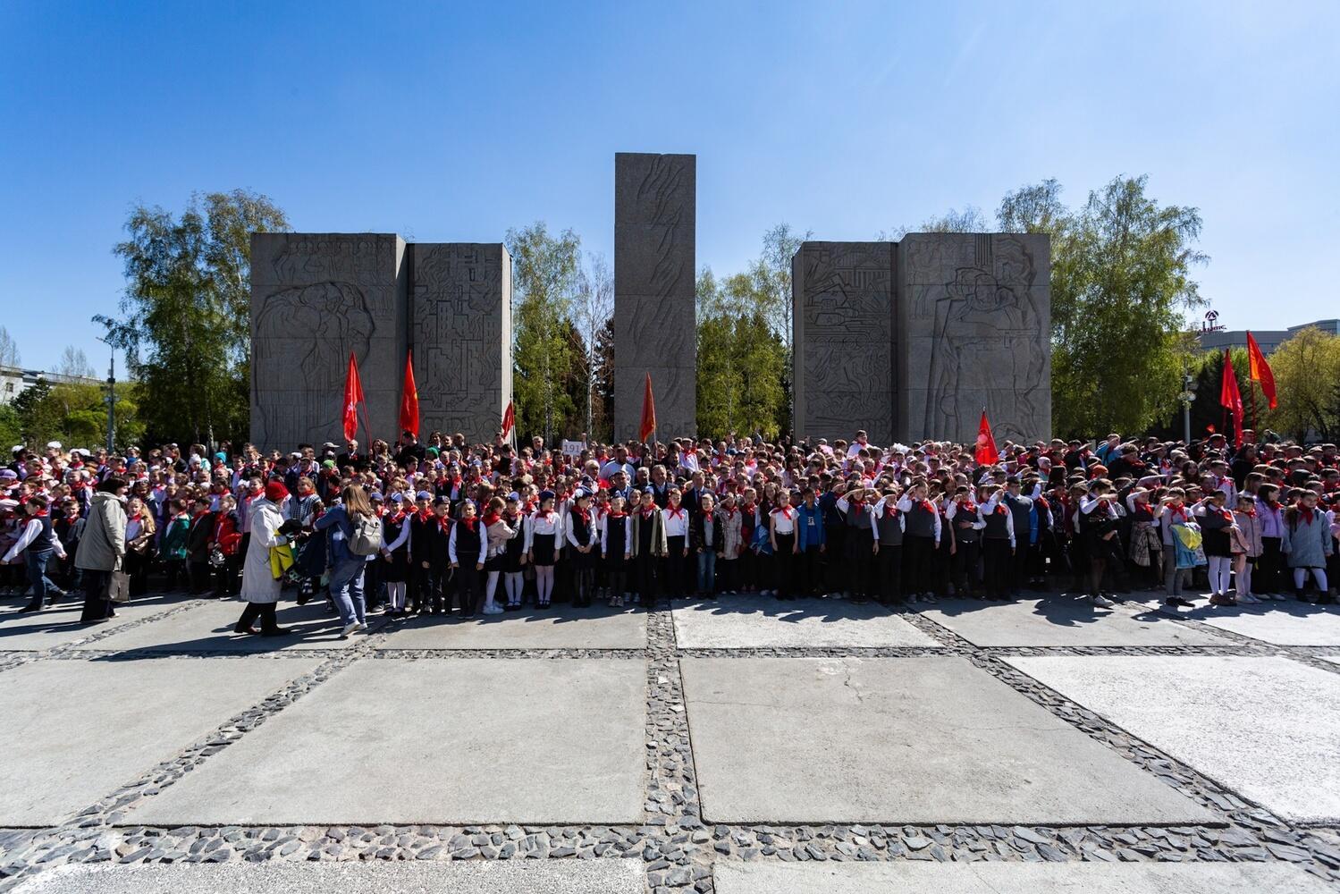 Фото День рождение комсомола 29 октября 2025 года: опубликованы кадры новосибирцев в красных галстуках 6 - Сиб.ФМ Фото День рождение комсомола 29 октября 2025 года: опубликованы кадры новосибирцев в красных галстуках 6