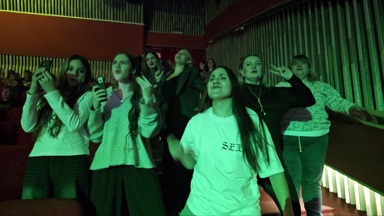 Фото Фанаты устроили массовые танцы на концерте Булановой в Новосибирске 2 - Сиб.ФМ Фото Фанаты устроили массовые танцы на концерте Булановой в Новосибирске 2