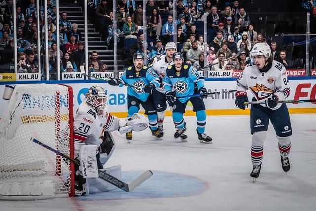 Фото Хоккейная «Сибирь» в упорной борьбе уступила «Металлургу» в овертайме: фоторепортаж 14