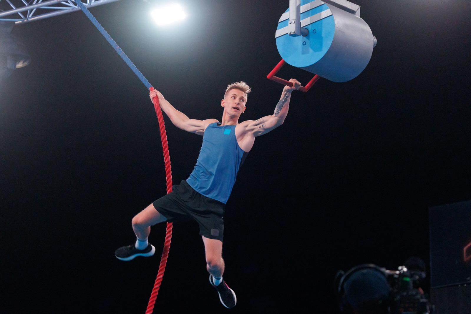 Uyda it uslubidagi yalangoch dumbalarning yaqindan korinishi