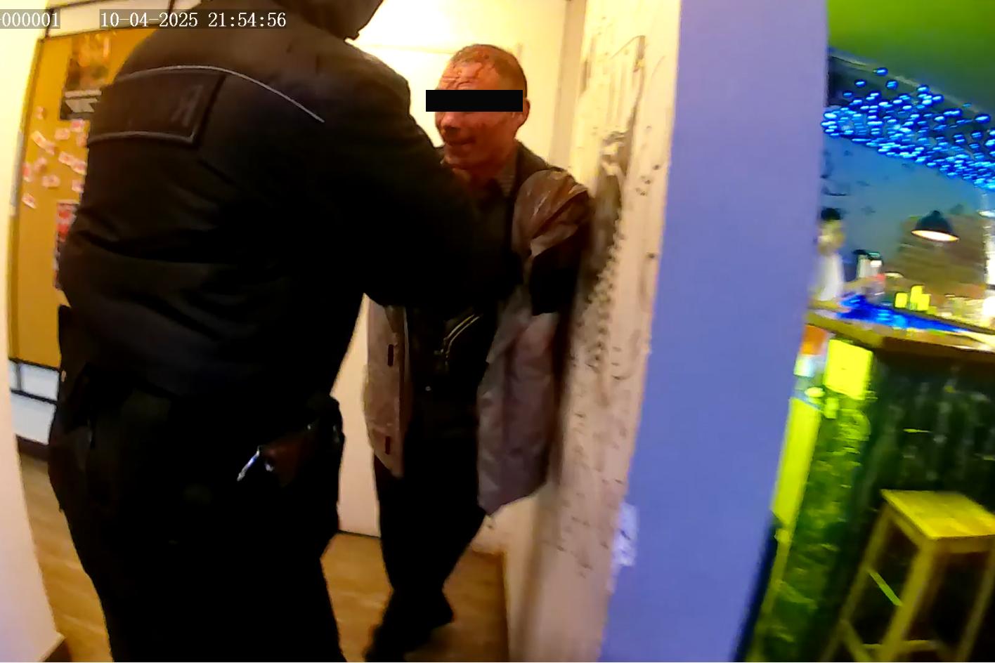 Фото Драка в новосибирском баре закончилась предложением руки и сердца 3 - Сиб.ФМ Фото Драка в новосибирском баре закончилась предложением руки и сердца 3