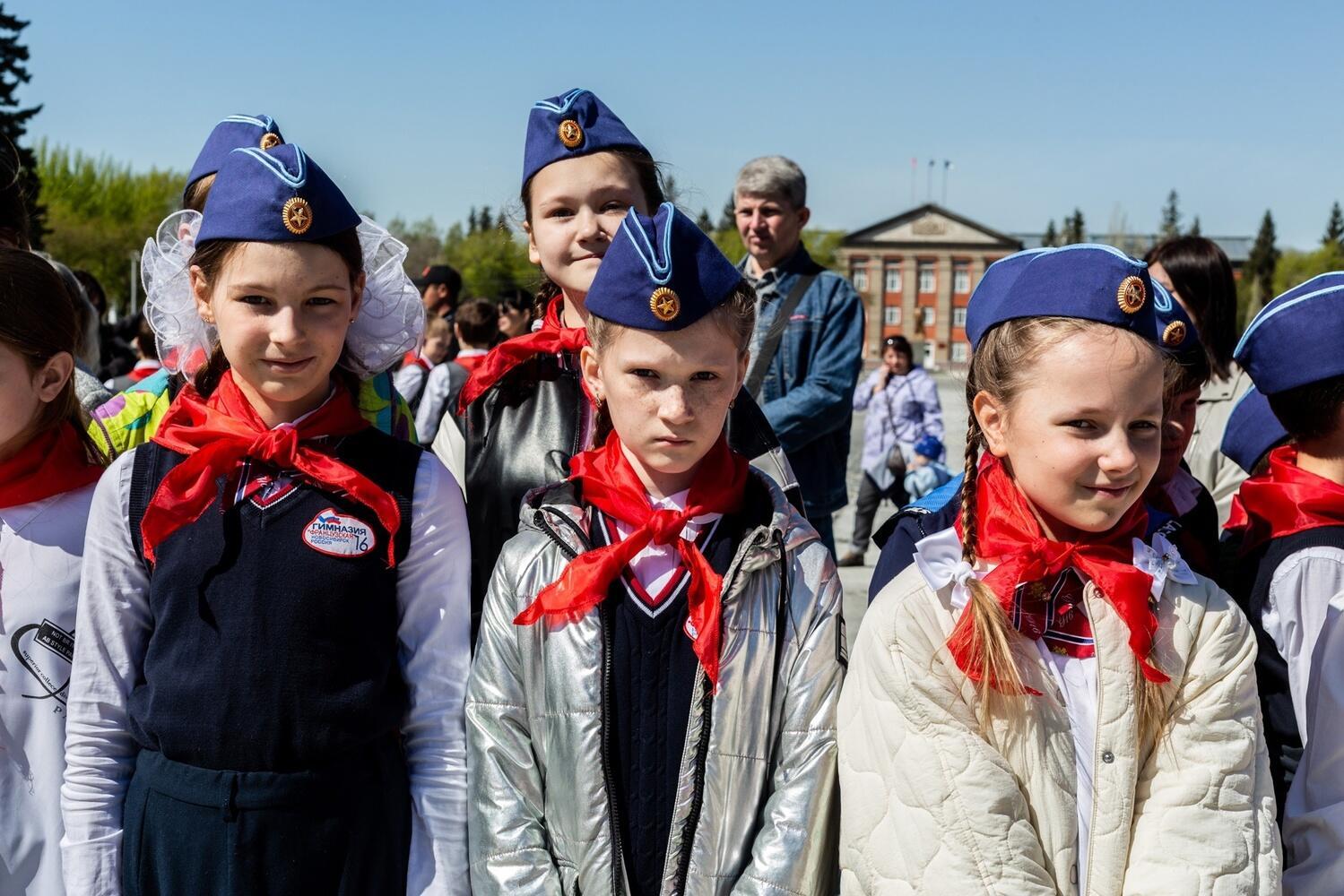 Фото День рождение комсомола 29 октября 2025 года: опубликованы кадры новосибирцев в красных галстуках 2 - Сиб.ФМ Фото День рождение комсомола 29 октября 2025 года: опубликованы кадры новосибирцев в красных галстуках 2