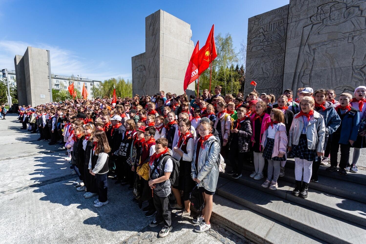 Фото День рождение комсомола 29 октября 2025 года: опубликованы кадры новосибирцев в красных галстуках 3 - Сиб.ФМ Фото День рождение комсомола 29 октября 2025 года: опубликованы кадры новосибирцев в красных галстуках 3