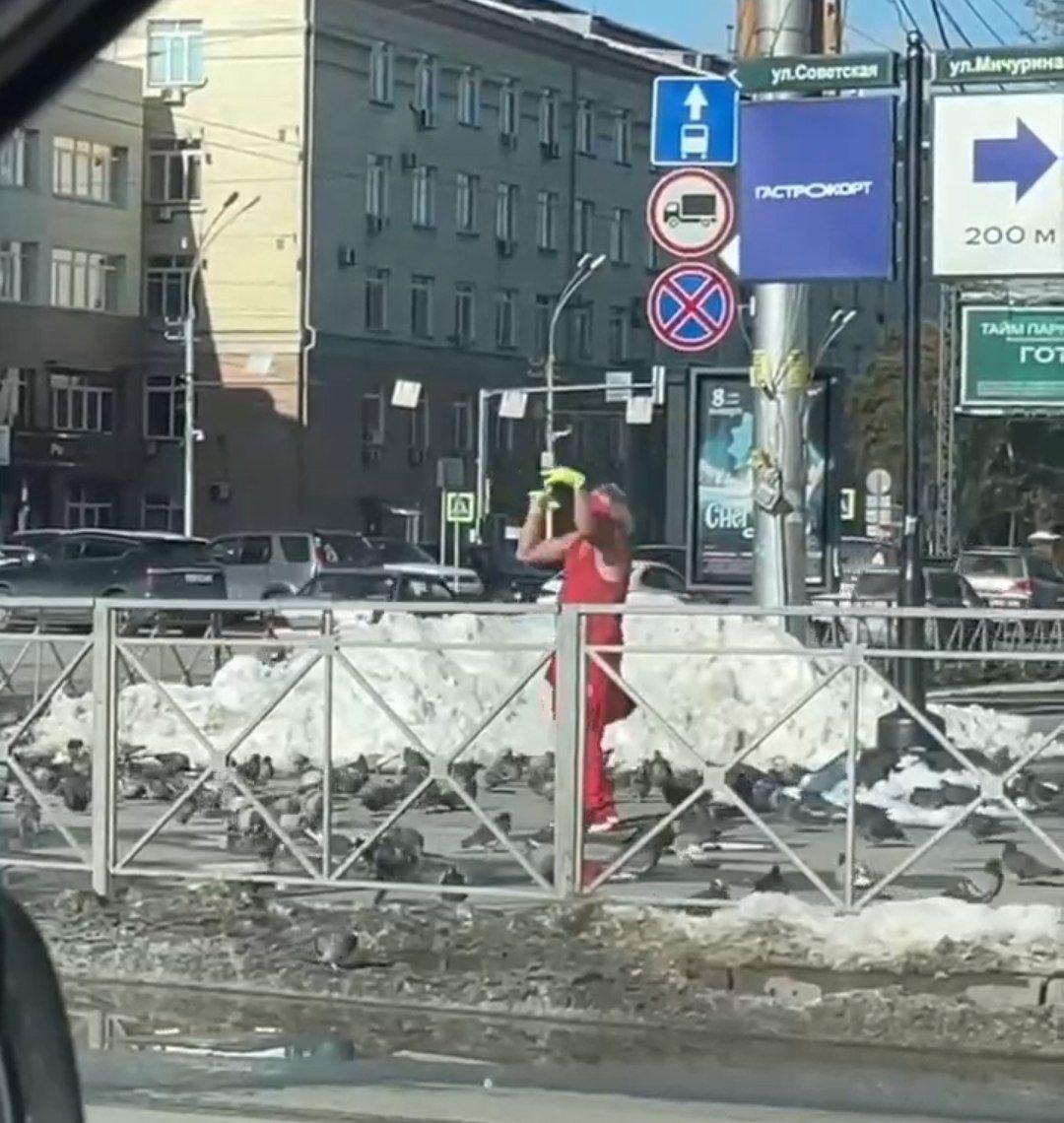 Фото На пересечении Гоголя и Красного проспекта в Новосибирске замечен знаменитый танцор «Легенда» 2 - Сиб.ФМ Фото На пересечении Гоголя и Красного проспекта в Новосибирске замечен знаменитый танцор «Легенда» 2