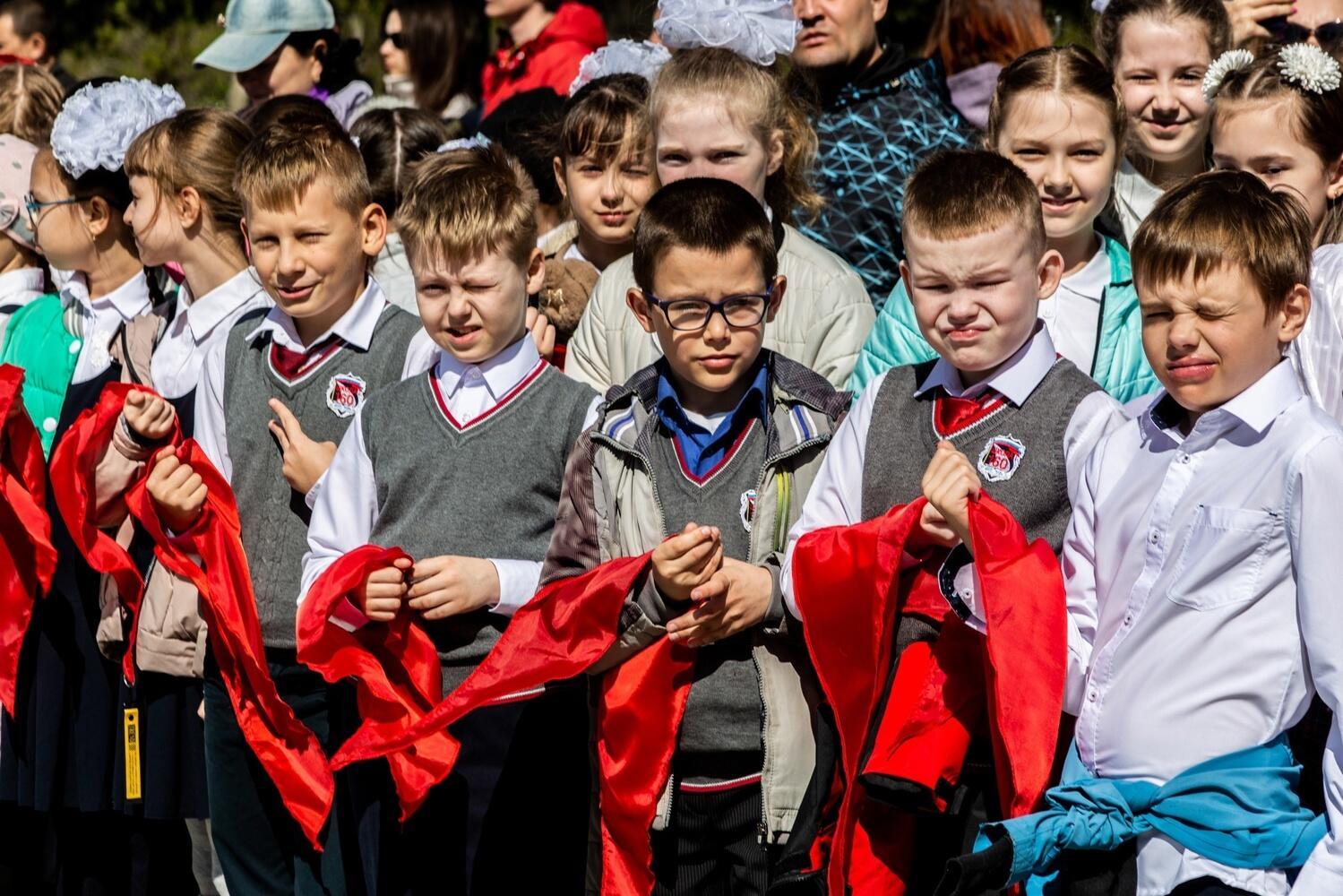 Фото День рождение комсомола 29 октября 2025 года: опубликованы кадры новосибирцев в красных галстуках 5 - Сиб.ФМ Фото День рождение комсомола 29 октября 2025 года: опубликованы кадры новосибирцев в красных галстуках 5