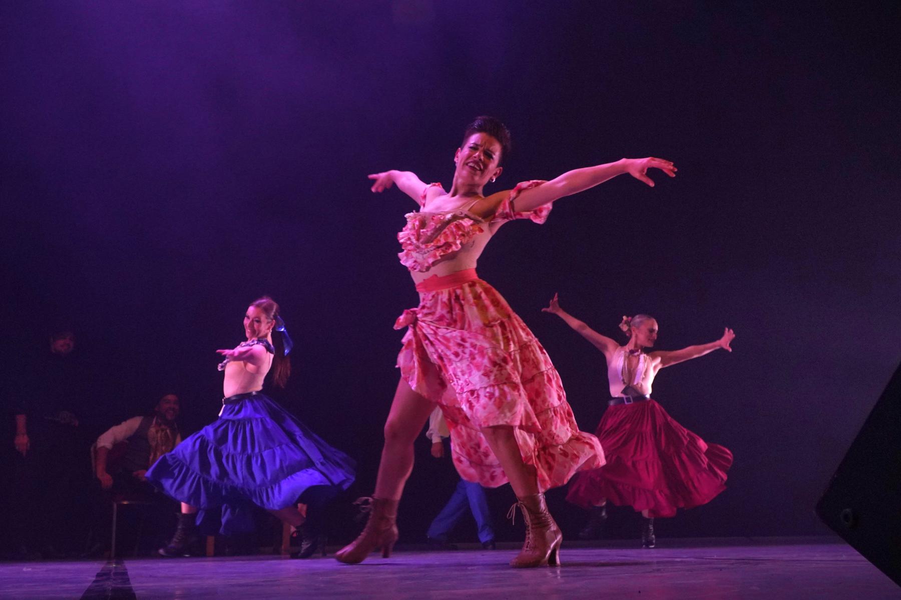 Фото Фламенко танцоров Дженнифер Лопес покорило новосибирских женщин: 26 горячих фото 12