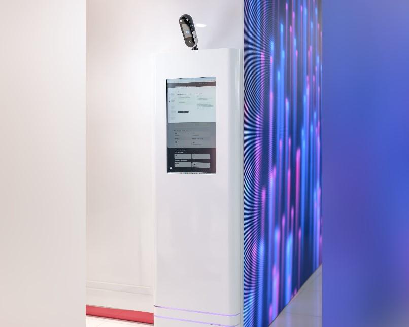 Фото Т2 устанавливает биотерминалы в салонах по всей стране 2 - Сиб.ФМ Фото Т2 устанавливает биотерминалы в салонах по всей стране 2