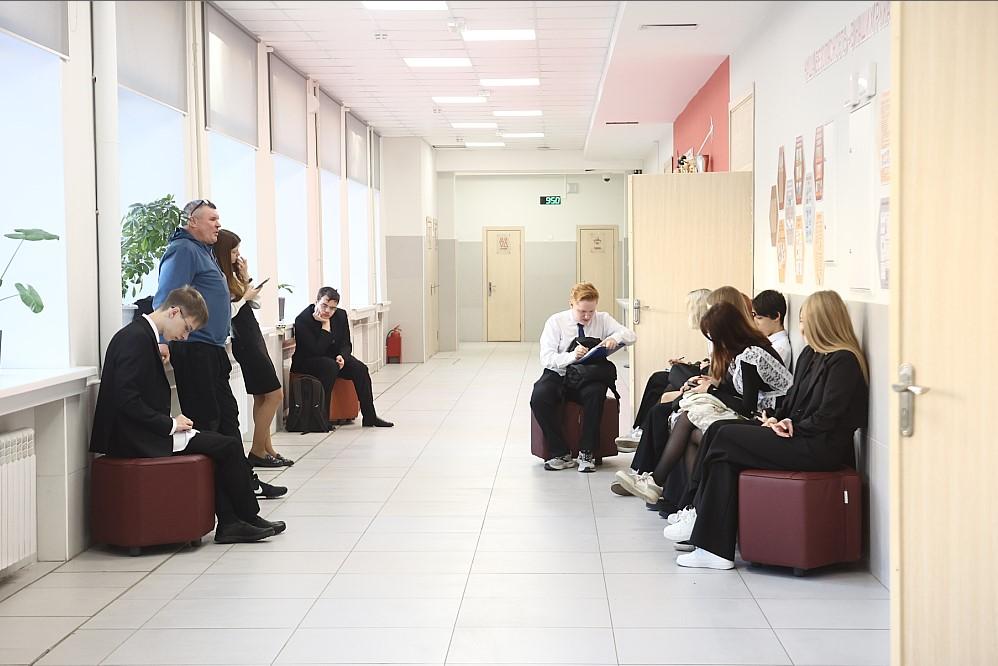 Фото Современные классы, новые лестницы и дизайн от студентов: школа 1937 года постройки в Новосибирске получила новую жизнь после капитального ремонта 3 - Сиб.ФМ Фото Современные классы, новые лестницы и дизайн от студентов: школа 1937 года постройки в Новосибирске получила новую жизнь после капитального ремонта 3