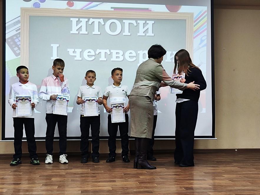 Фото Депутаты выдали стипендии новосибирским школьникам 3