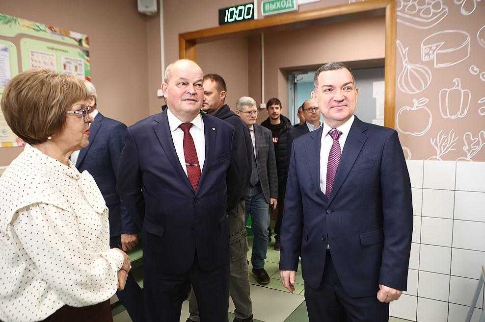 Фото Мэр Новосибирска: капитальный ремонт в гимназии № 16 «Французская» вышел на финишную прямую 4 - Сиб.ФМ Фото Мэр Новосибирска: капитальный ремонт в гимназии № 16 «Французская» вышел на финишную прямую 4