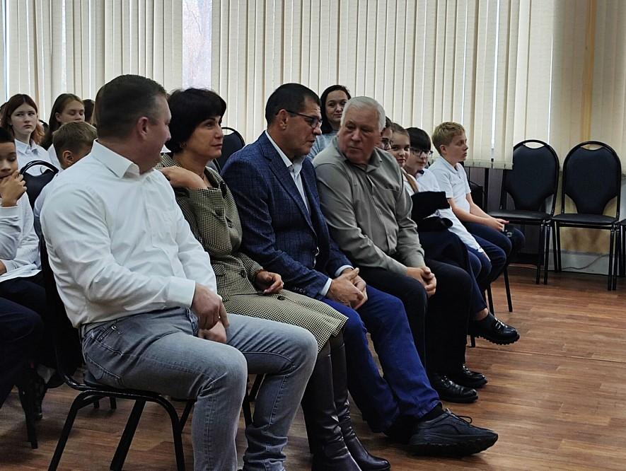 Фото Депутаты выдали стипендии новосибирским школьникам 6