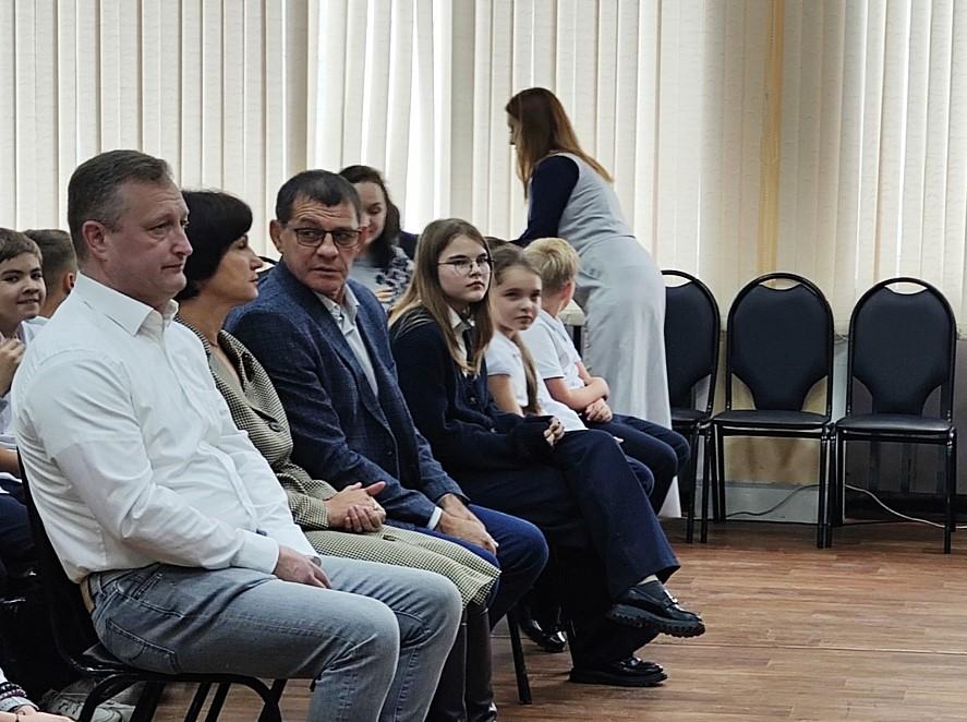 Фото Депутаты выдали стипендии новосибирским школьникам 8