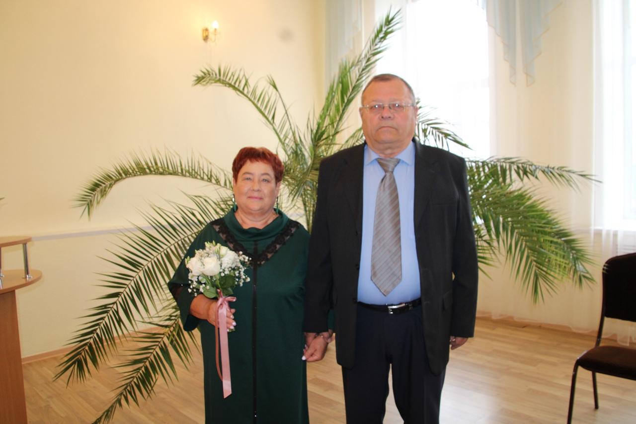 Фото Золотую свадьбу отметила семья из Новосибирской области 2 - Сиб.ФМ Фото Золотую свадьбу отметила семья из Новосибирской области 2