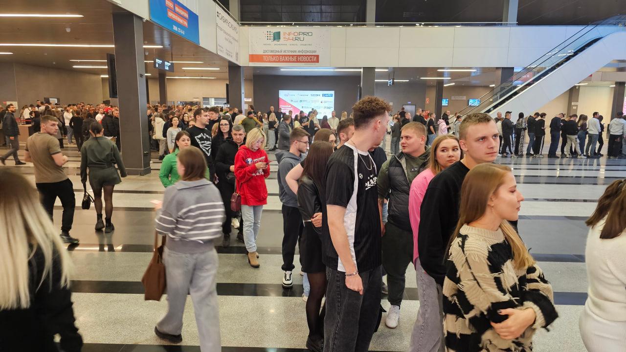 Фото «Это действительно прощальный тур. Я устал»: тысячи фанатов приехали на последний концерт Гуфа в Новосибирске. ОНЛАЙН 3 - Сиб.ФМ Фото «Это действительно прощальный тур. Я устал»: тысячи фанатов приехали на последний концерт Гуфа в Новосибирске. ОНЛАЙН 3