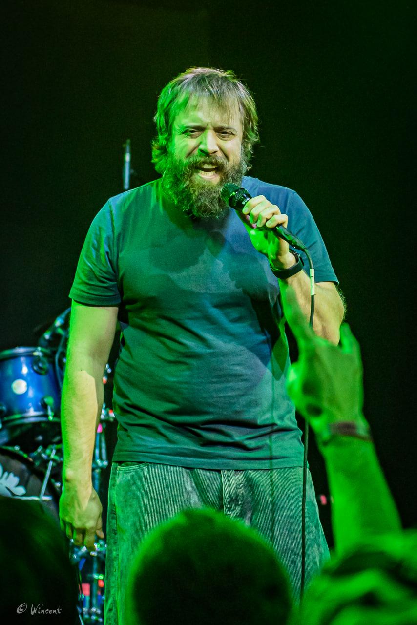 Фото В Новосибирске зажгла панк-группа «План Ломоносова» с солистом из «Интернов» — 20 ярких кадров 3 - Сиб.ФМ Фото В Новосибирске зажгла панк-группа «План Ломоносова» с солистом из «Интернов» — 20 ярких кадров 3