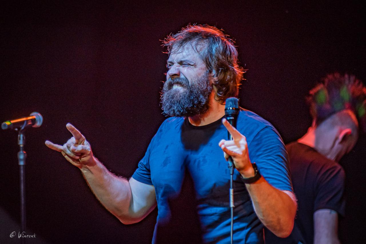 Фото В Новосибирске зажгла панк-группа «План Ломоносова» с солистом из «Интернов» — 20 ярких кадров 2 - Сиб.ФМ Фото В Новосибирске зажгла панк-группа «План Ломоносова» с солистом из «Интернов» — 20 ярких кадров 2