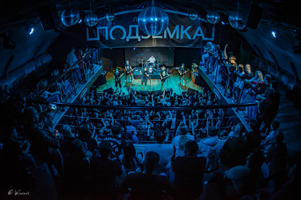 Фото В Новосибирске зажгла панк-группа «План Ломоносова» с солистом из «Интернов» — 20 ярких кадров 8 - Сиб.ФМ Фото В Новосибирске зажгла панк-группа «План Ломоносова» с солистом из «Интернов» — 20 ярких кадров 8