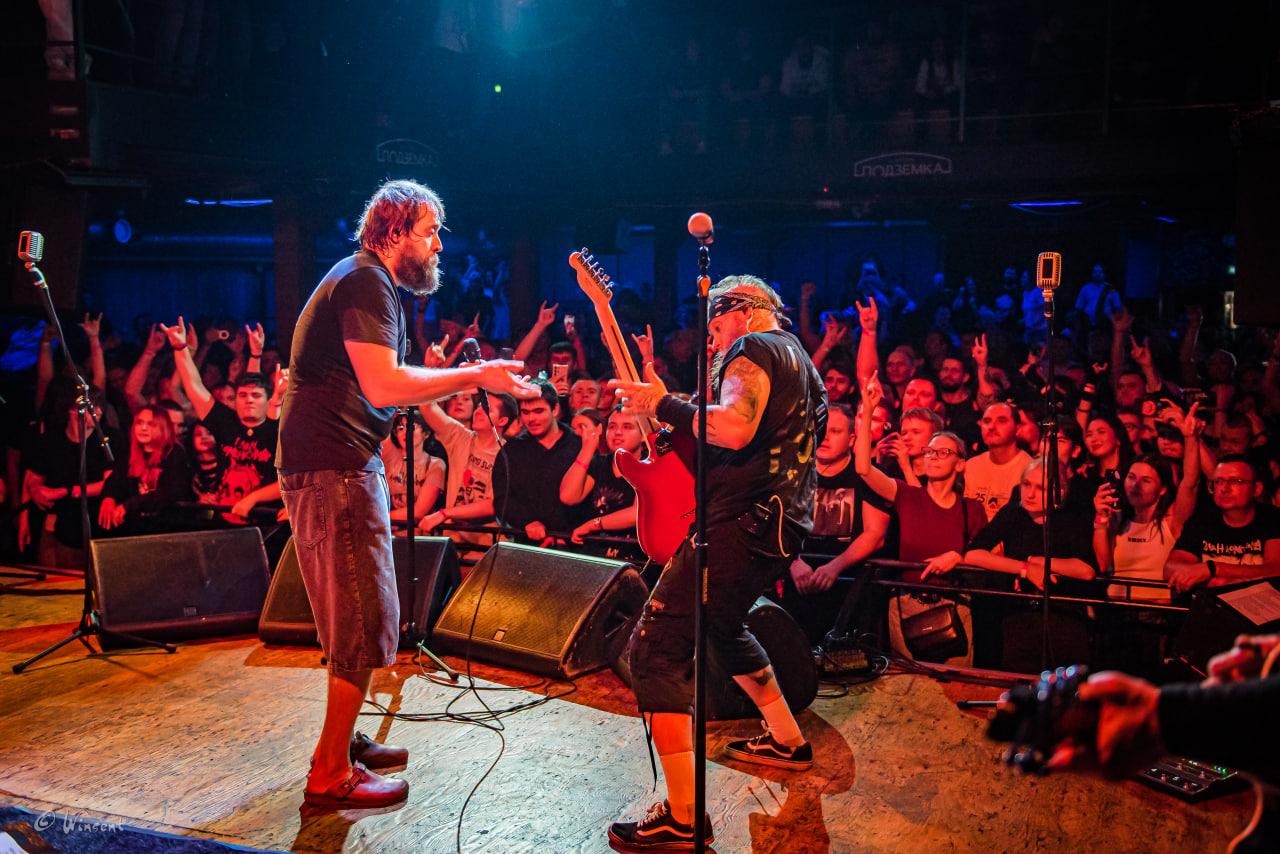 Фото В Новосибирске зажгла панк-группа «План Ломоносова» с солистом из «Интернов» — 20 ярких кадров 4 - Сиб.ФМ Фото В Новосибирске зажгла панк-группа «План Ломоносова» с солистом из «Интернов» — 20 ярких кадров 4