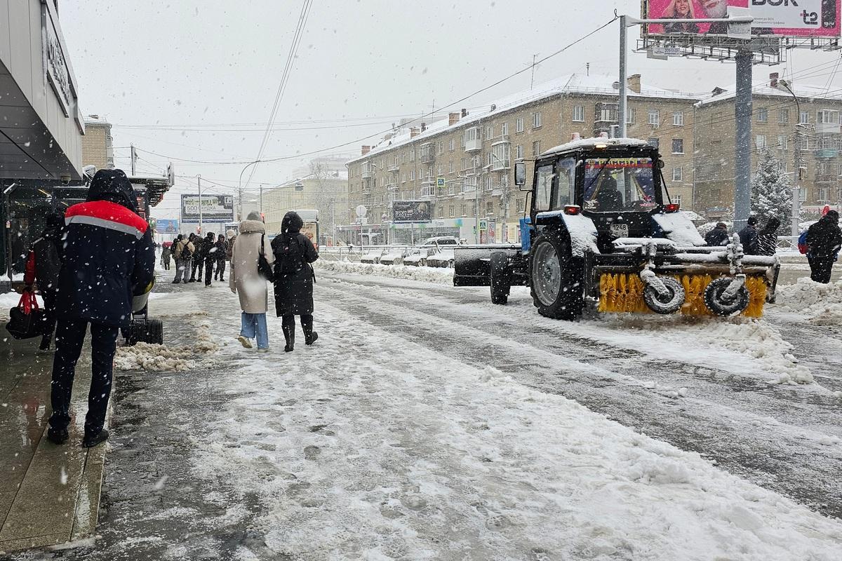 Фото Мощный снегопад накрыл Новосибирск 9 октября. Онлайн с улиц города в сугробах 3 - Сиб.ФМ Фото Мощный снегопад накрыл Новосибирск 9 октября. Онлайн с улиц города в сугробах 3