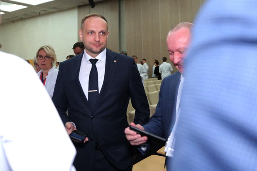 Фото Уволился глава новосибирской клиники Мешалкина, подозреваемый во взяточничестве 2 - Сиб.ФМ Фото Уволился глава новосибирской клиники Мешалкина, подозреваемый во взяточничестве 2