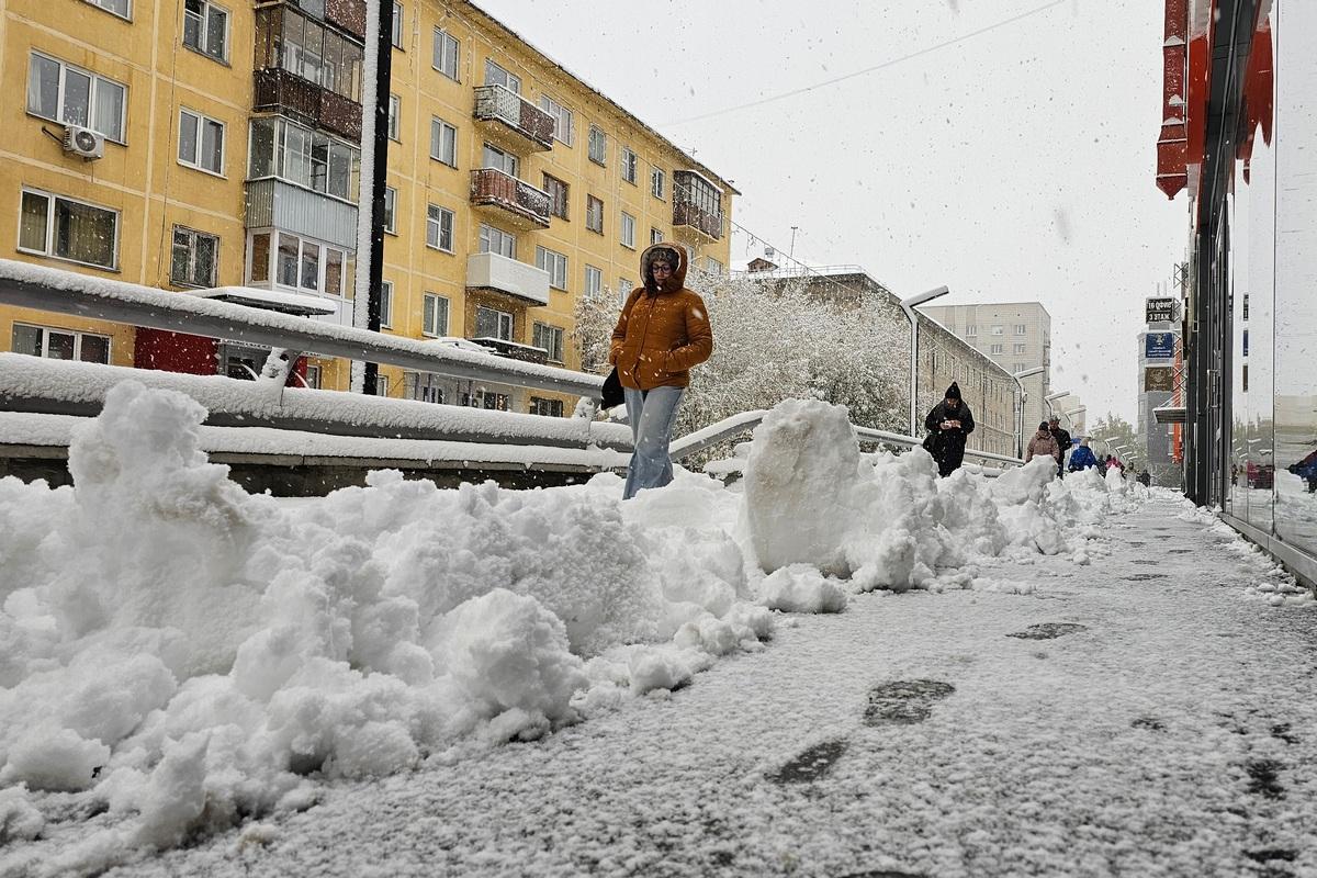 Фото Мощный снегопад накрыл Новосибирск 9 октября. Онлайн с улиц города в сугробах 2 - Сиб.ФМ Фото Мощный снегопад накрыл Новосибирск 9 октября. Онлайн с улиц города в сугробах 2