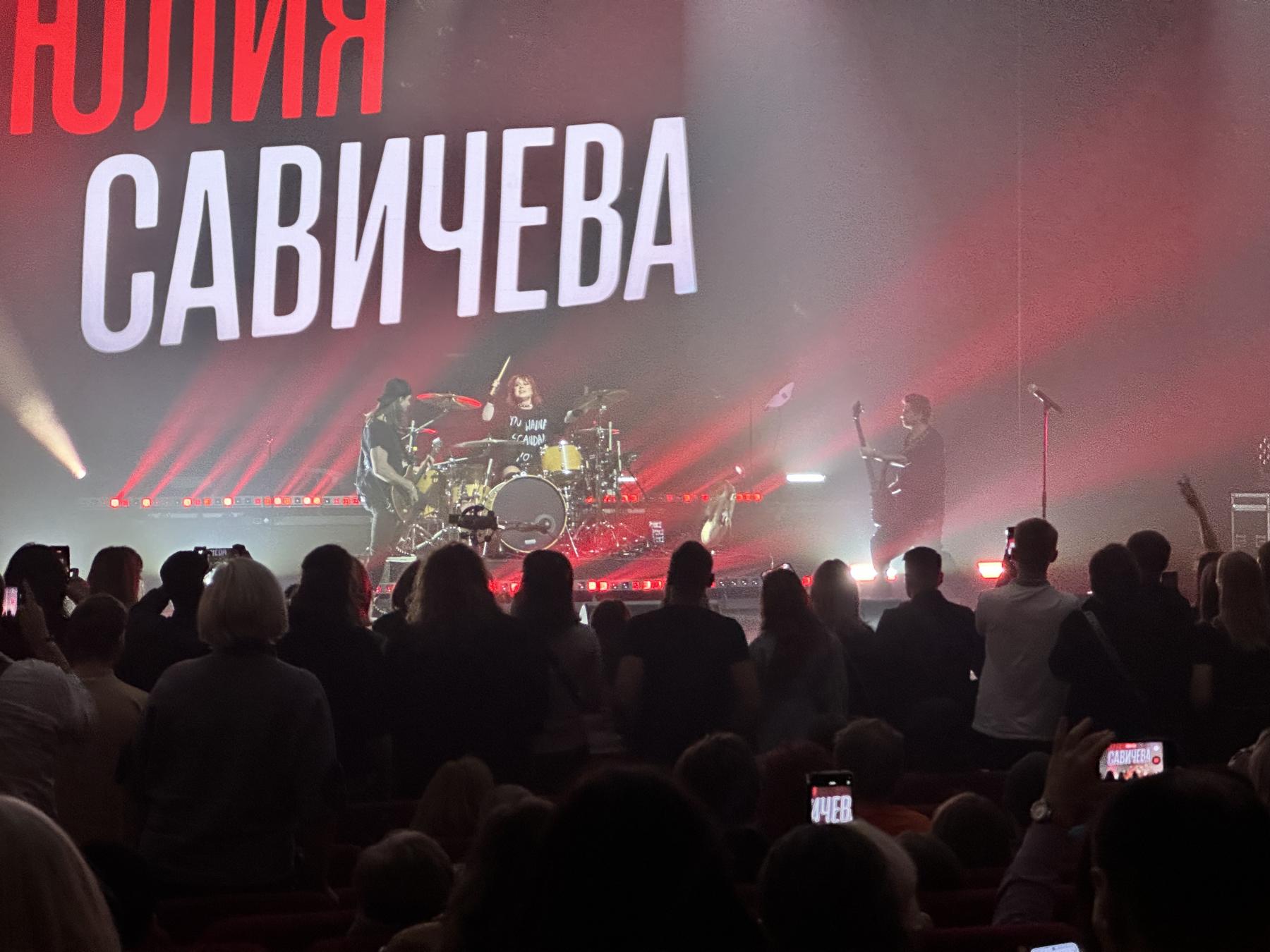 Фото Сотни фанатов собрались на концерт Юлии Савичевой в Новосибирске. ФОТОРЕПОРТАЖ 3