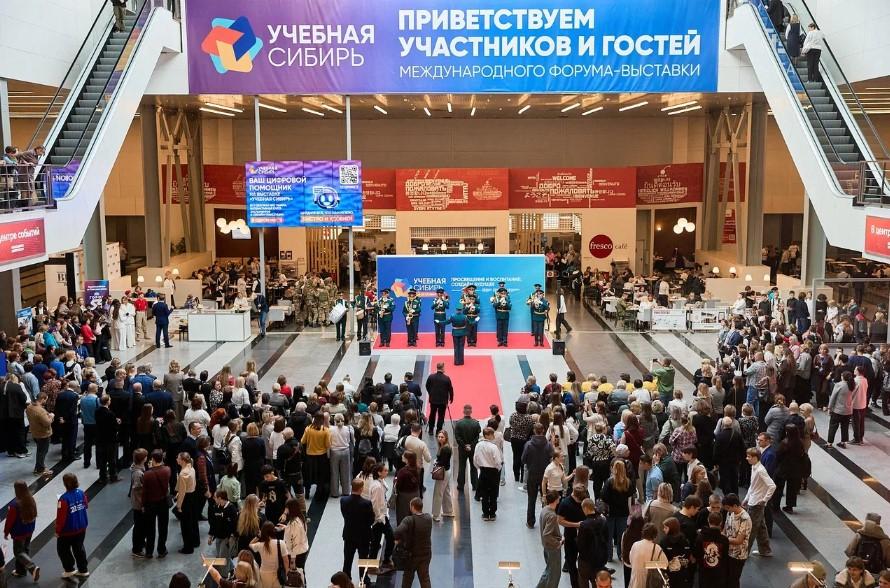 Фото Вузы, колледжи, профориентация и встречи с экспертами: форум-выставка «Учебная Сибирь» ждёт школьников и их родителей 2