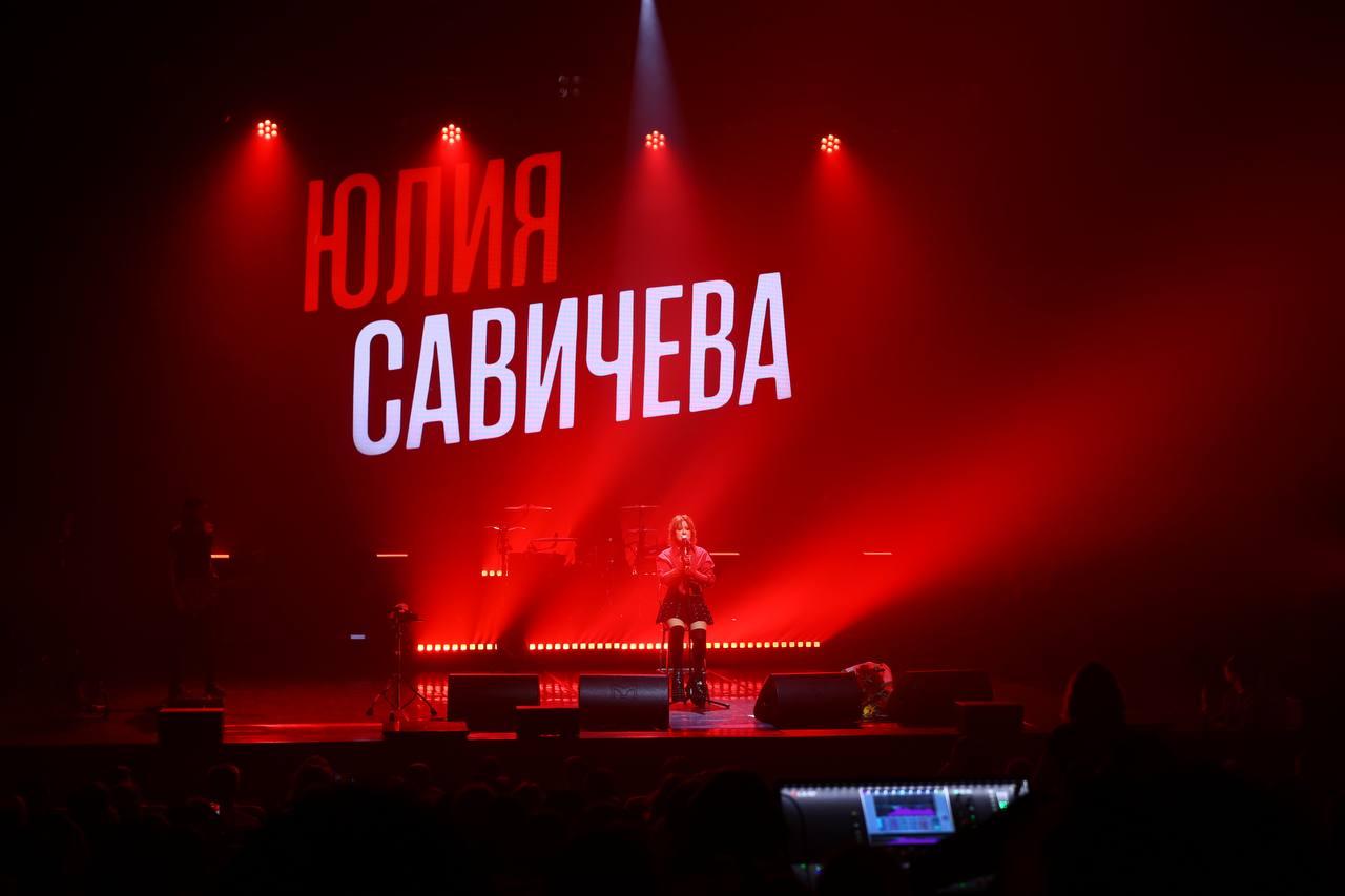 Фото В Новосибирске выступает известная певица Юлия Савичева. ОНЛАЙН 6 - Сиб.ФМ Фото В Новосибирске выступает известная певица Юлия Савичева. ОНЛАЙН 6