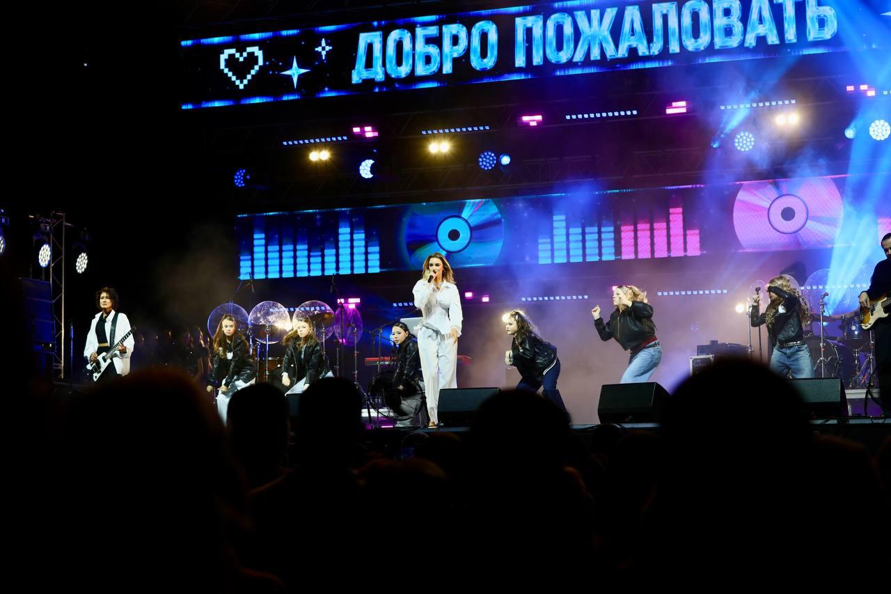 Фото Откровенный наряд Бьянки и отмена выступления группы «Банд’Эрос»: как прошло шоу «Эпоха нулевых» в Новосибирске. ФОТОРЕПОРТАЖ 15 - Сиб.ФМ Фото Откровенный наряд Бьянки и отмена выступления группы «Банд’Эрос»: как прошло шоу «Эпоха нулевых» в Новосибирске. ФОТОРЕПОРТАЖ 15