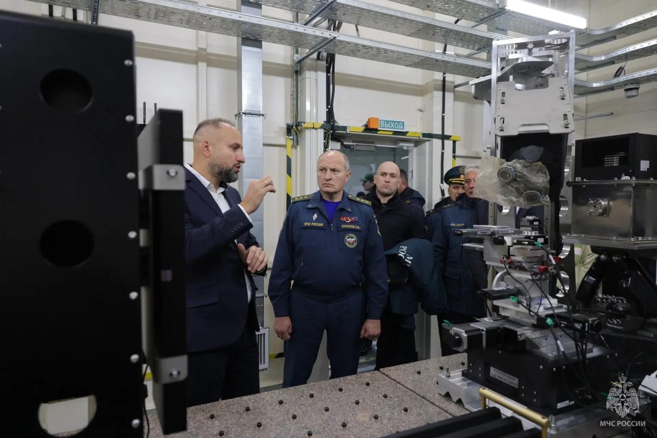 Фото Зачем генерал-полковник Куренков приехал в Новосибирскую область? Опубликованы кадры визита главы МЧС 5 - Сиб.ФМ Фото Зачем генерал-полковник Куренков приехал в Новосибирскую область? Опубликованы кадры визита главы МЧС 5