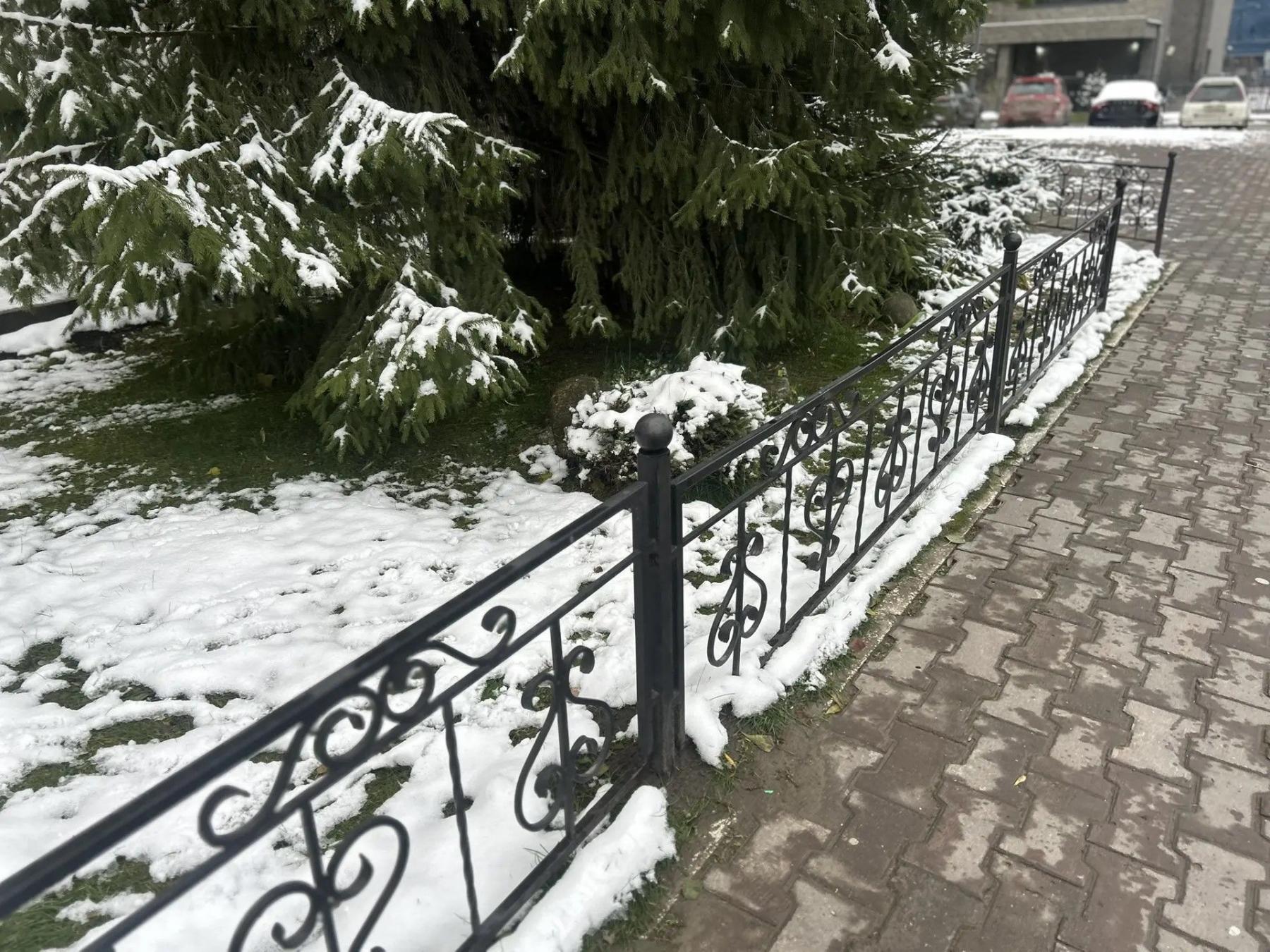Фото От сугробов к лужам: снегопад сменился слякотью и гололёдом в Новосибирске 4