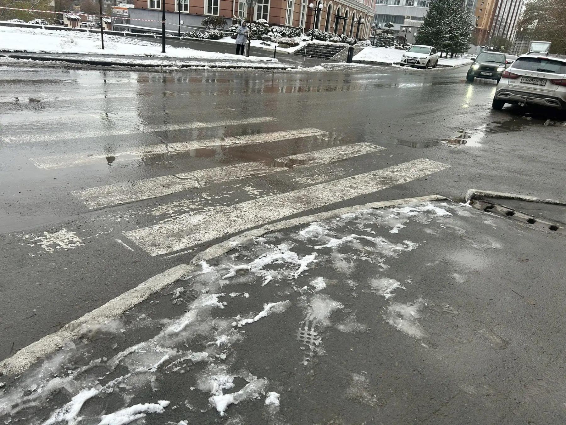 Фото От сугробов к лужам: снегопад сменился слякотью и гололёдом в Новосибирске 2