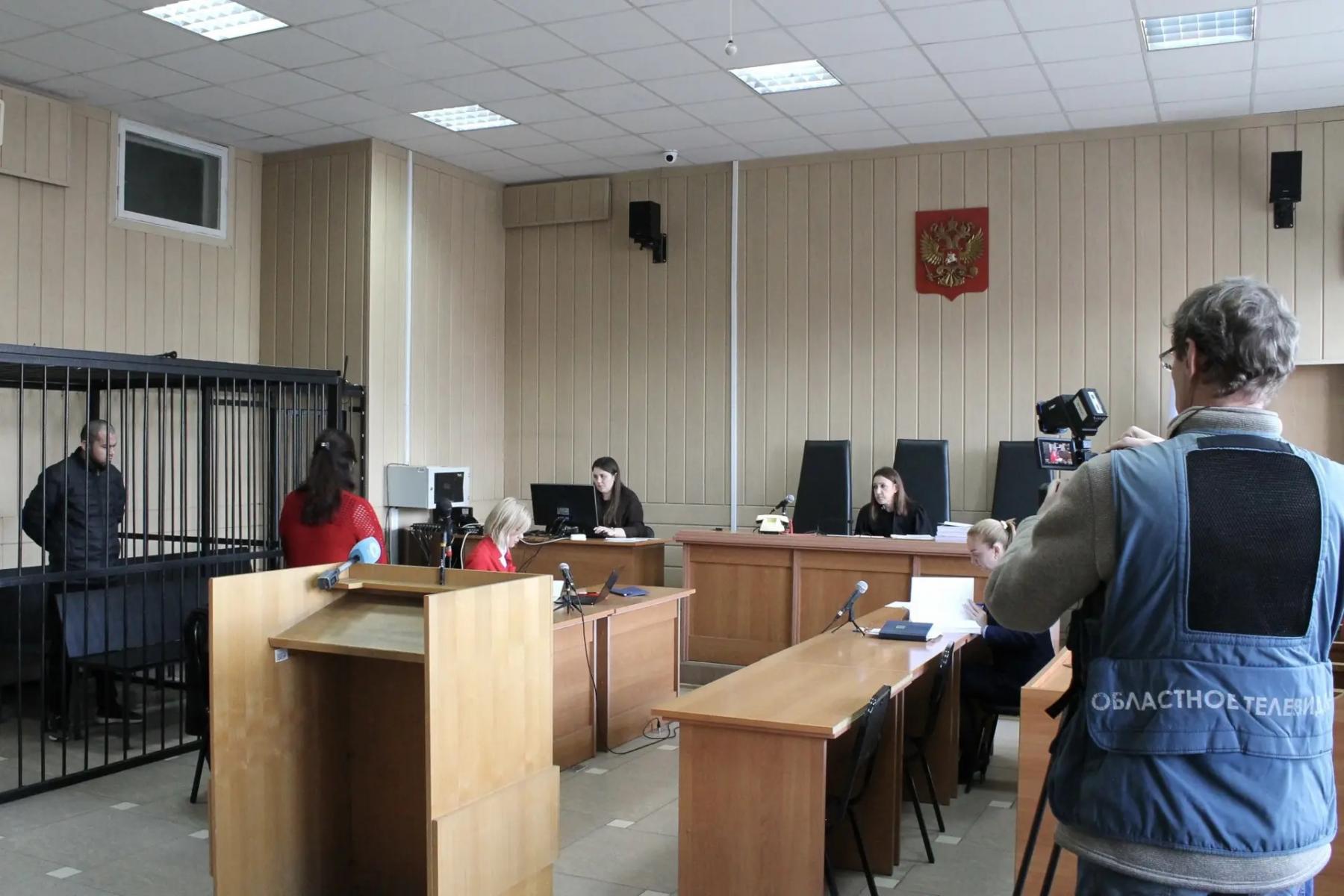 Фото Рыдала и звала маму перед смертью. Отчим-мигрант подвешивал 3-летнюю девочку за ноги, тыкал иглами и избивал 2 - Сиб.ФМ Фото Рыдала и звала маму перед смертью. Отчим-мигрант подвешивал 3-летнюю девочку за ноги, тыкал иглами и избивал 2
