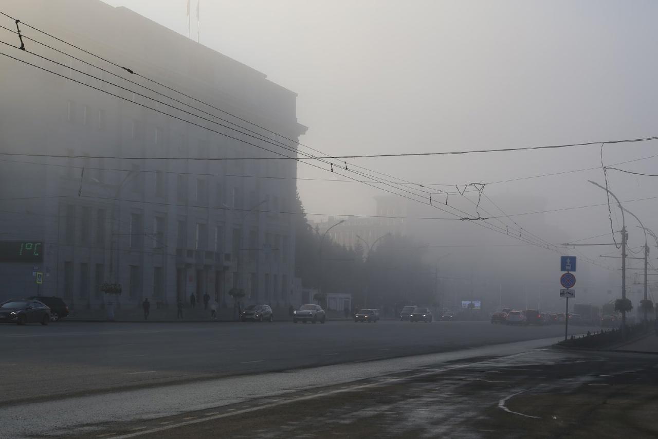 Фото Ёжиковое счастье: плотный туман накрыл Новосибирск на рассвете 28 сентября 10