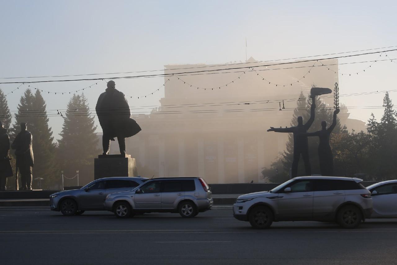 Фото Ёжиковое счастье: плотный туман накрыл Новосибирск на рассвете 28 сентября 11