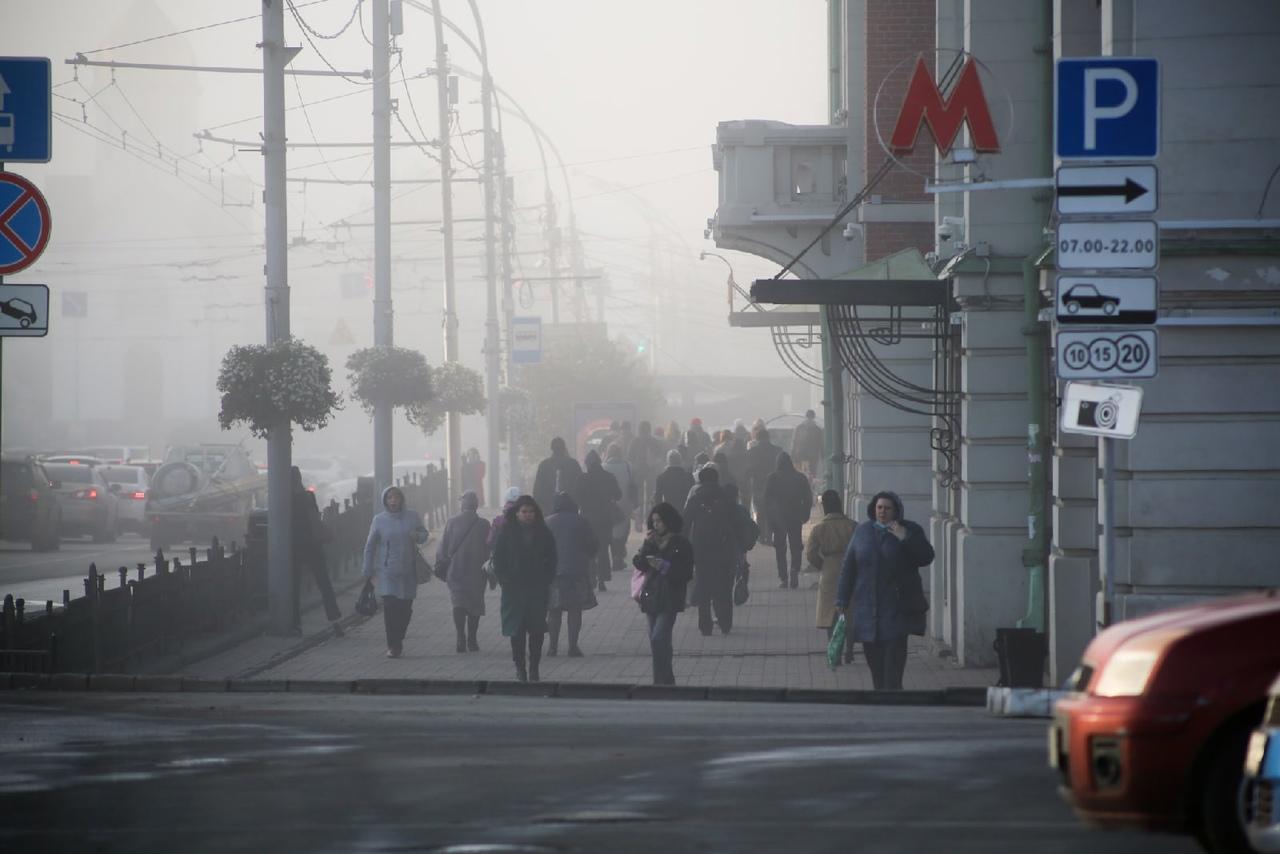 Фото Ёжиковое счастье: плотный туман накрыл Новосибирск на рассвете 28 сентября 9