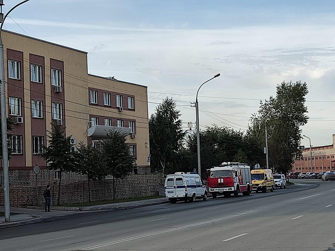 Фото Суды эвакуировали из-за сообщения об угрозе взрыва в Новосибирске 2
