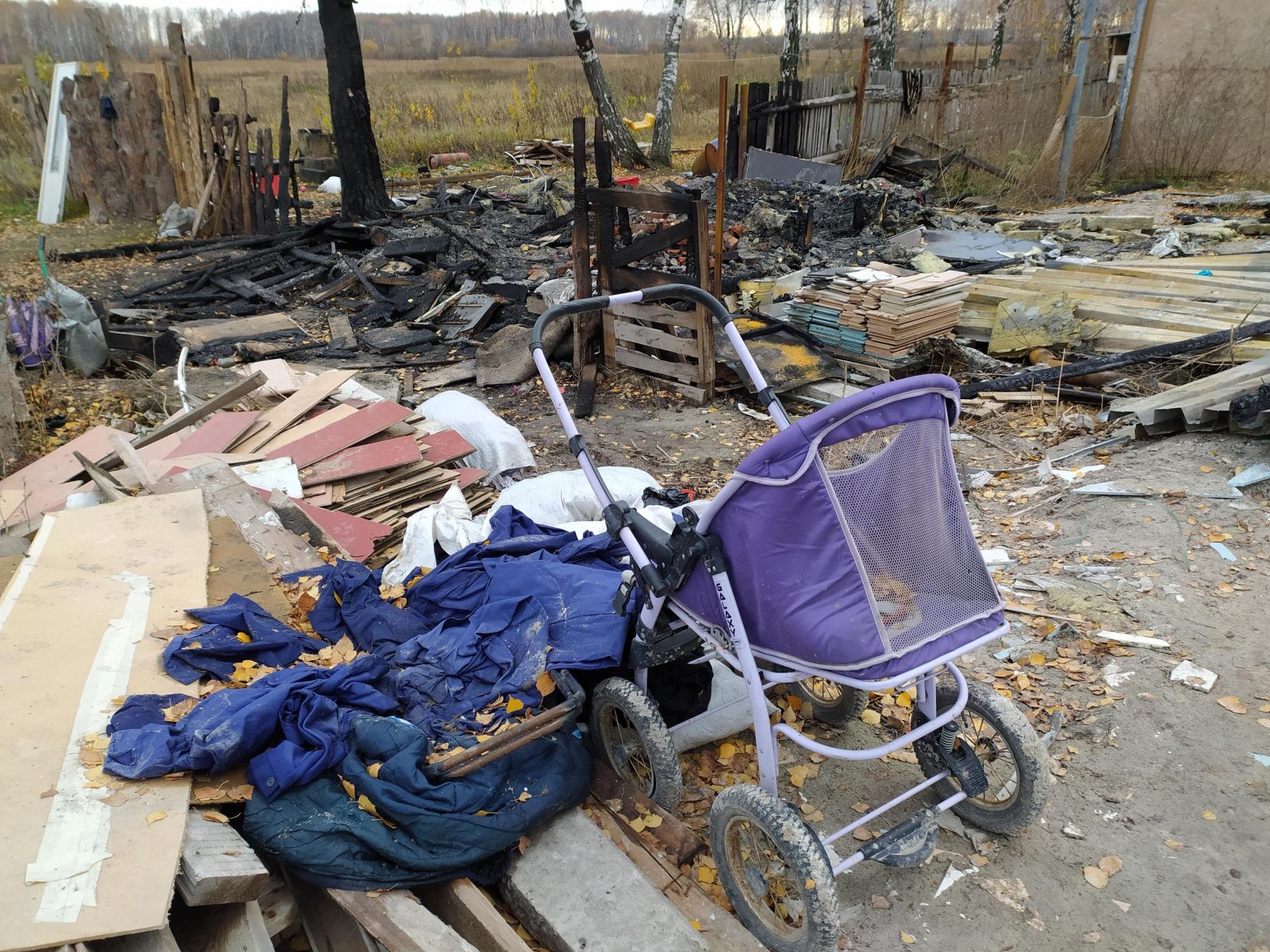 Фото В Новосибирске суд освободил родителей, по вине которых в пожаре погибли трое детей 2