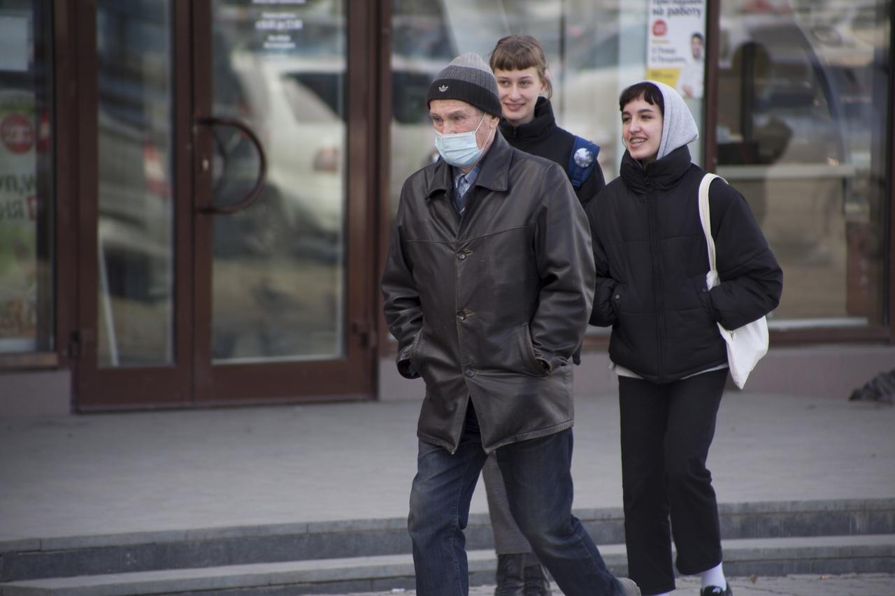 Фото Синдром рыбки: новосибирцы рассказали, за что они ненавидят маски от коронавируса 4