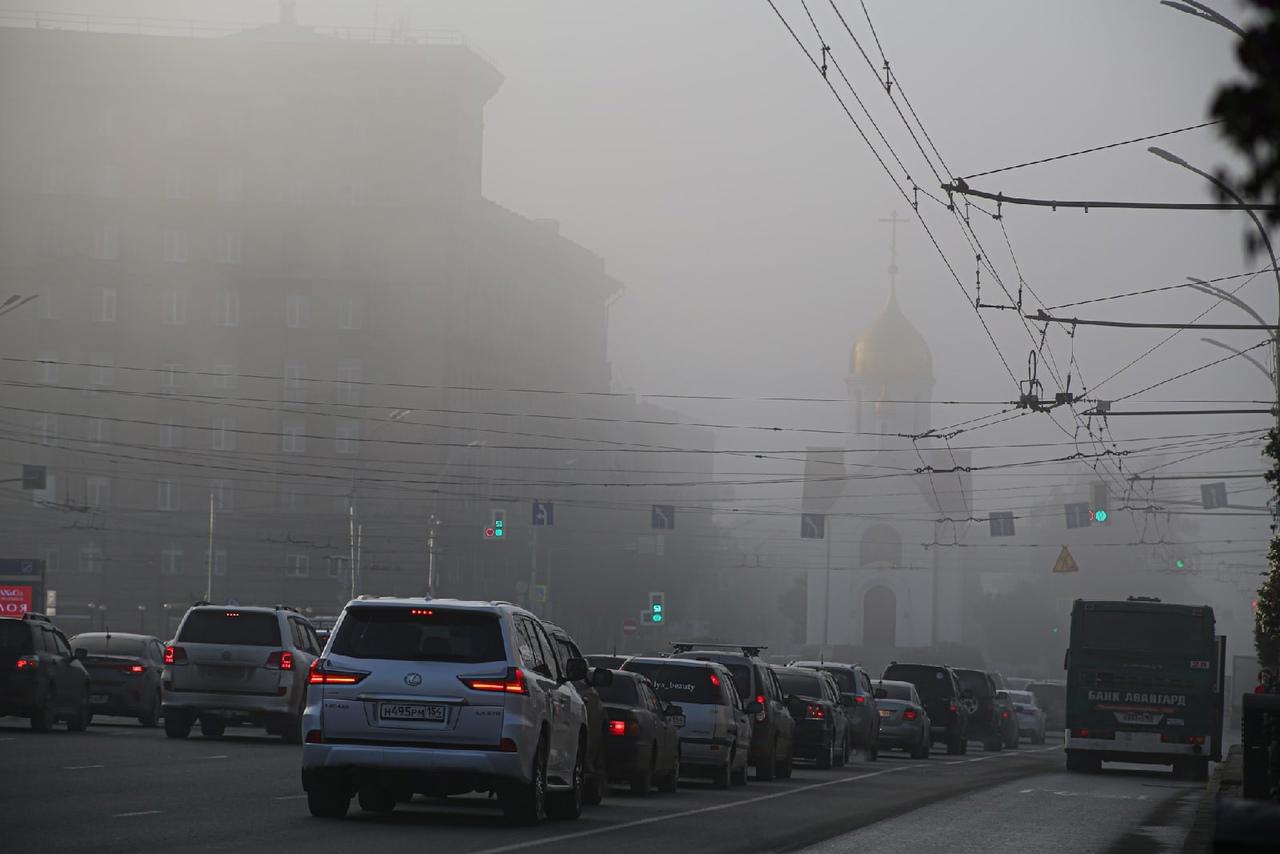 Фото Ёжиковое счастье: плотный туман накрыл Новосибирск на рассвете 28 сентября 12