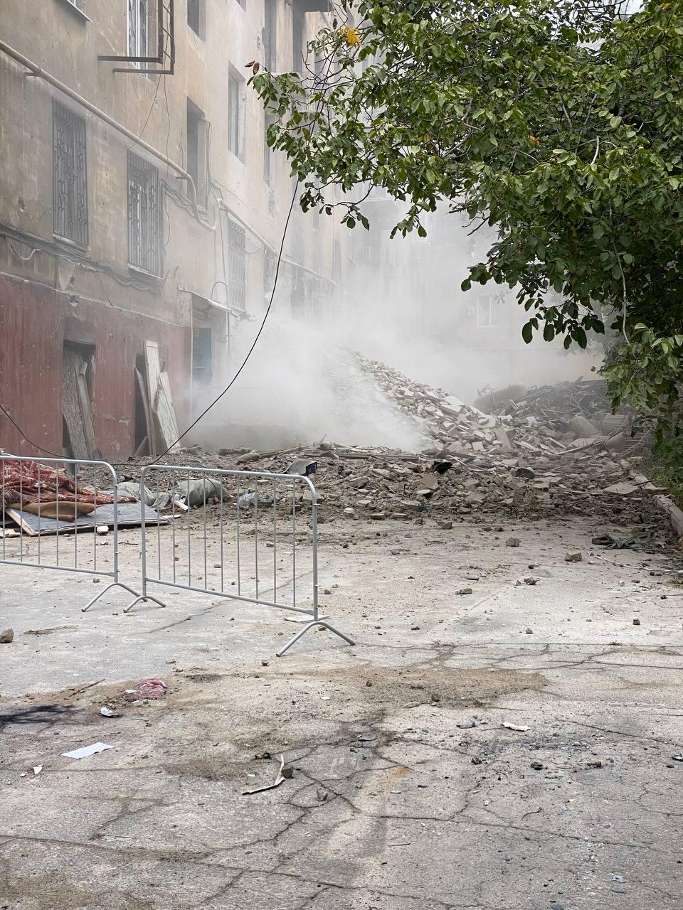 Фото В ДНР строители из Новосибирска начали восстанавливать разрушенные здания 2