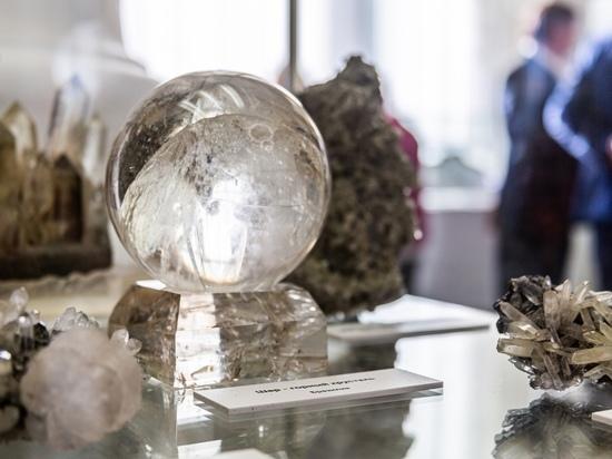 Фото Новосибирский бизнесмен Дмитрий Терешков показал уникальную коллекцию камней 10