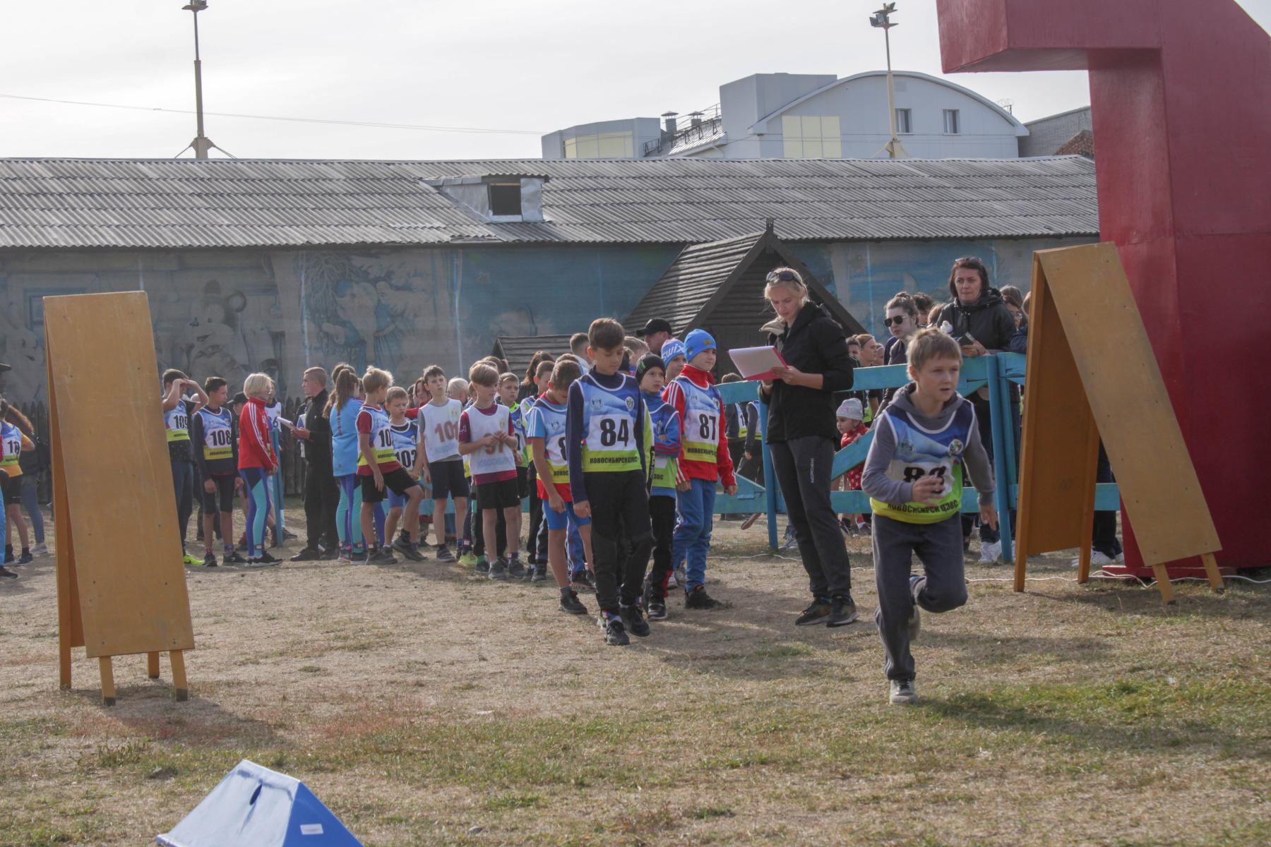 Фото «Форрест, беги»: в Новосибирском парке прошел осенний кросс для детей и подростков 2